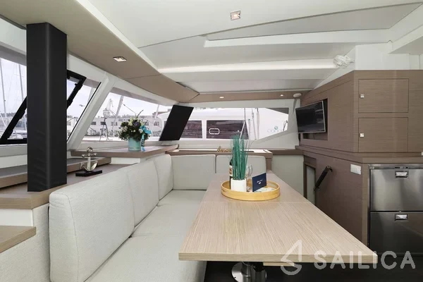 Astréa 42 - Yacht Charter Sailica