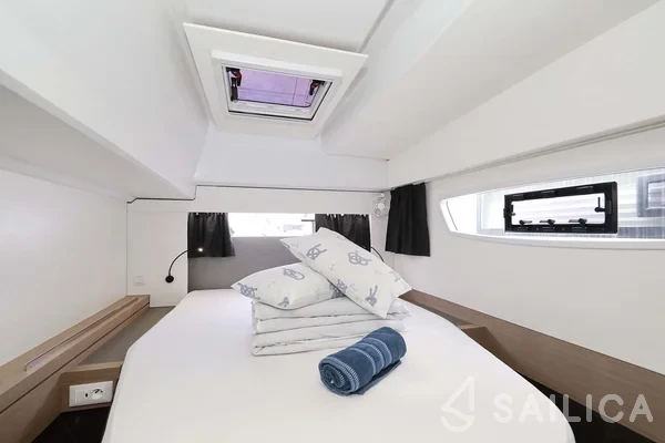 Astréa 42 - Yacht Charter Sailica