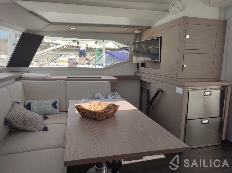 Astréa 42 - Yacht Charter Sailica