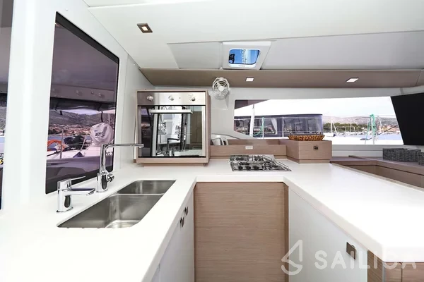 Astréa 42 - Yacht Charter Sailica
