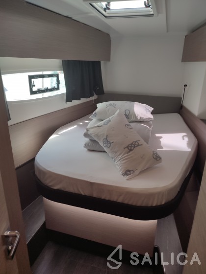 Astréa 42 - Yacht Charter Sailica