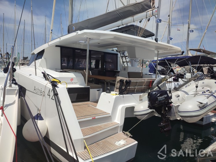 Astréa 42 - Yacht Charter Sailica