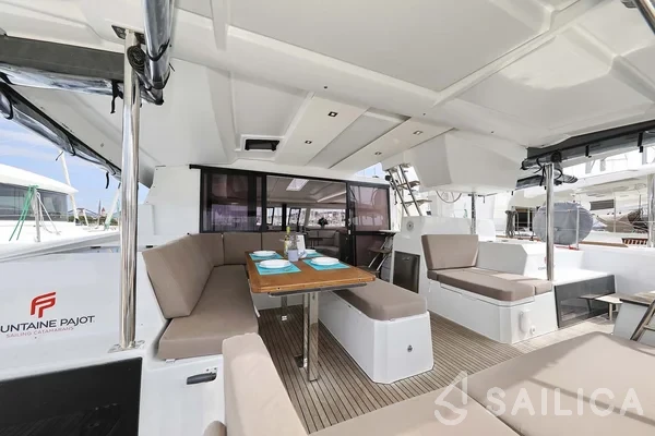 Astréa 42 - Yacht Charter Sailica