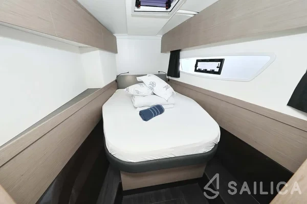 Astréa 42 - Yacht Charter Sailica