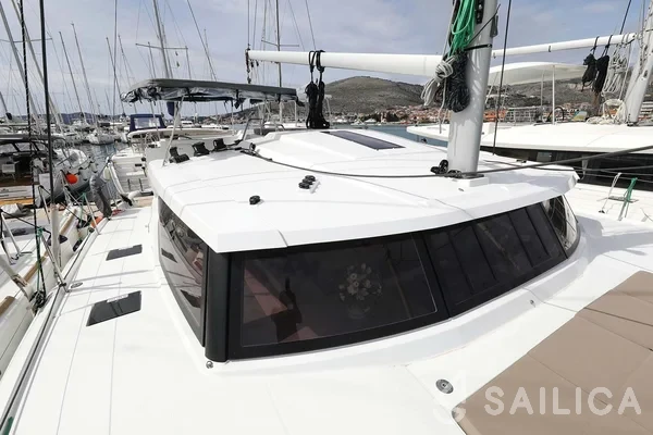 Astréa 42 - Yacht Charter Sailica