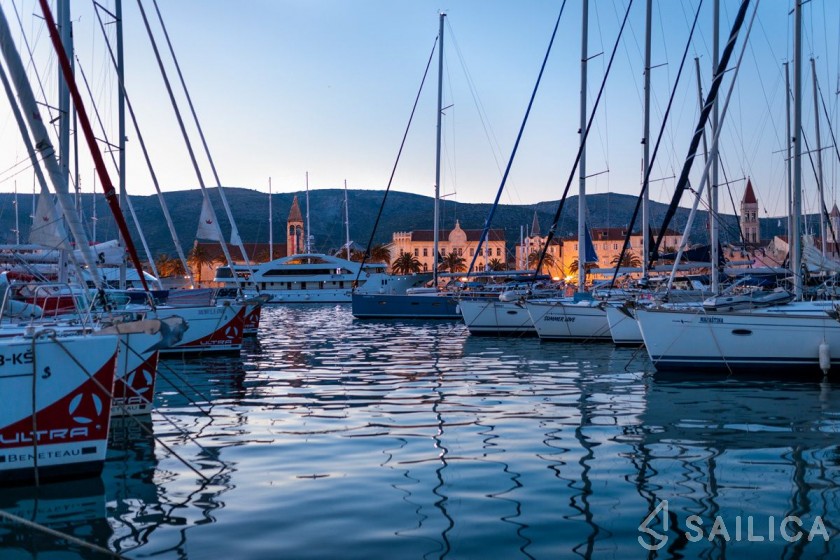 Custom Built - Yacht Charter Sailica