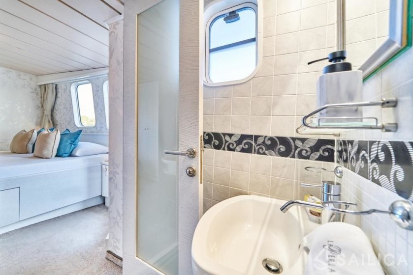 Custom Built - Yacht Charter Sailica