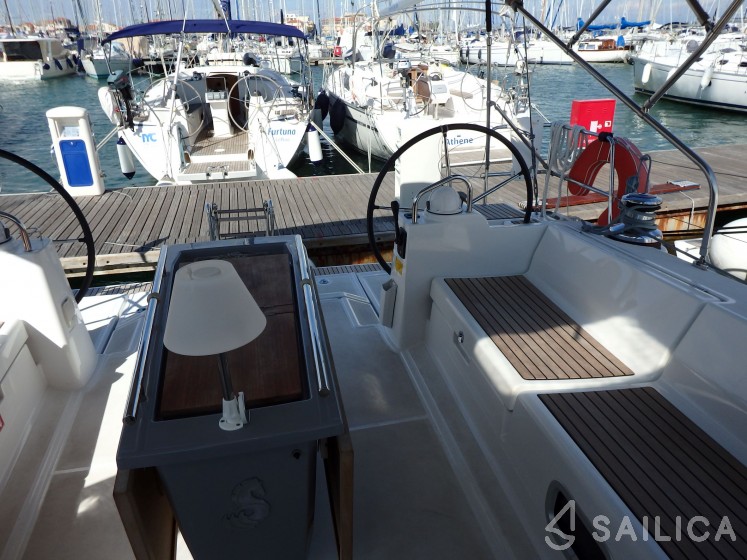 Oceanis 48 - Yacht Charter Sailica