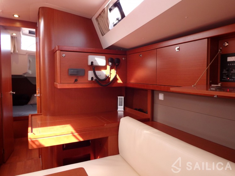 Oceanis 48 - Yacht Charter Sailica