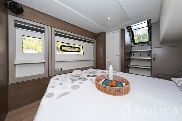 Bali 4.8  - Yacht Charter Sailica