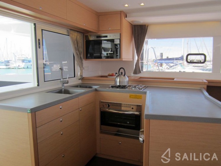 Lagoon 450 - Yacht Charter Sailica