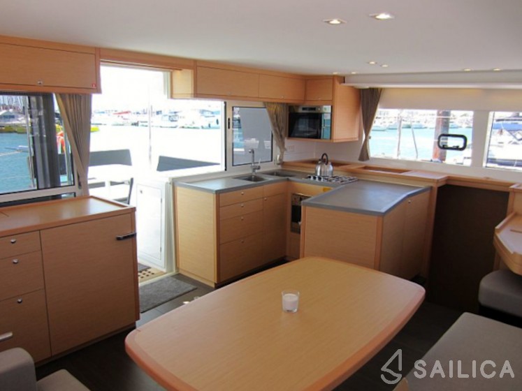 Lagoon 450 - Yacht Charter Sailica