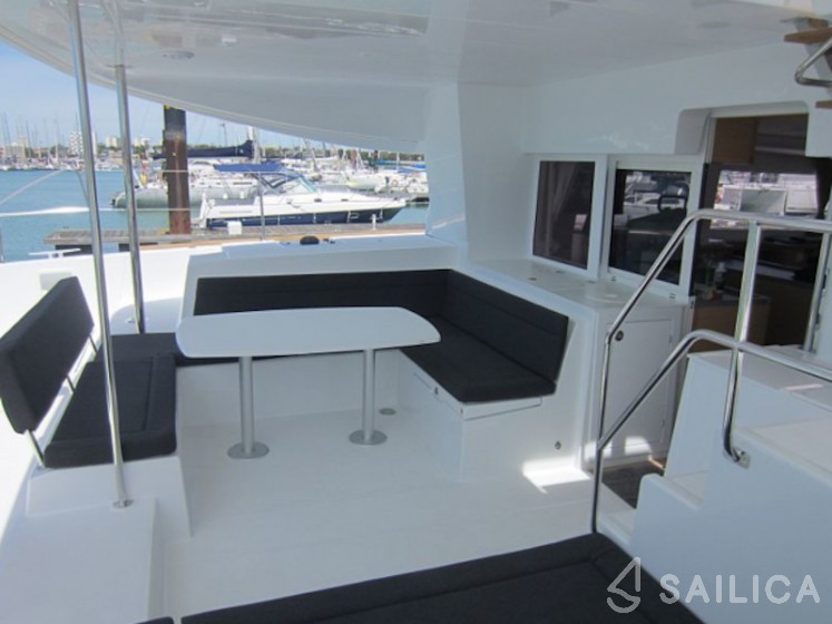 Lagoon 450 - Yacht Charter Sailica
