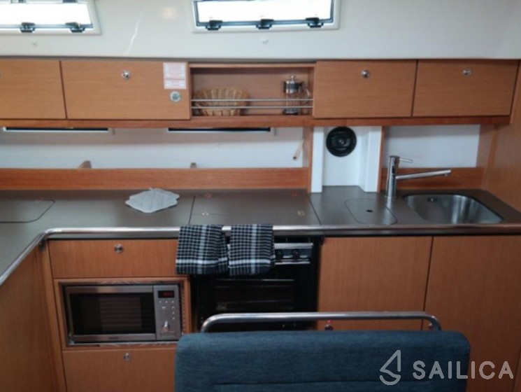 Bavaria 45 Cruiser - Yacht Charter Sailica