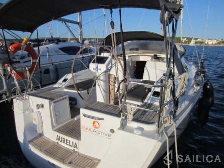 Hanse 325 - Yacht Charter Sailica