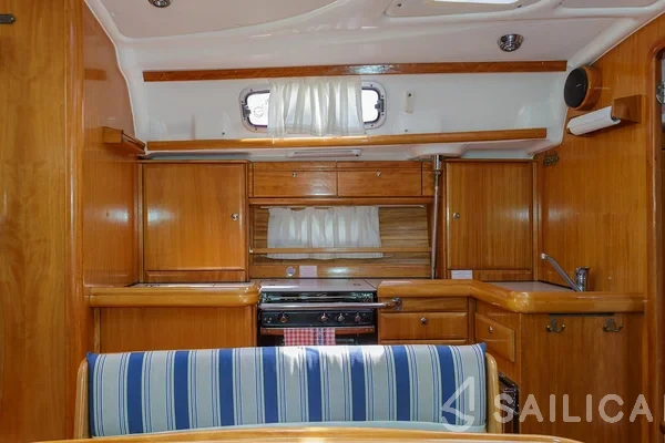 Bavaria 42 Cruiser - Yacht Charter Sailica