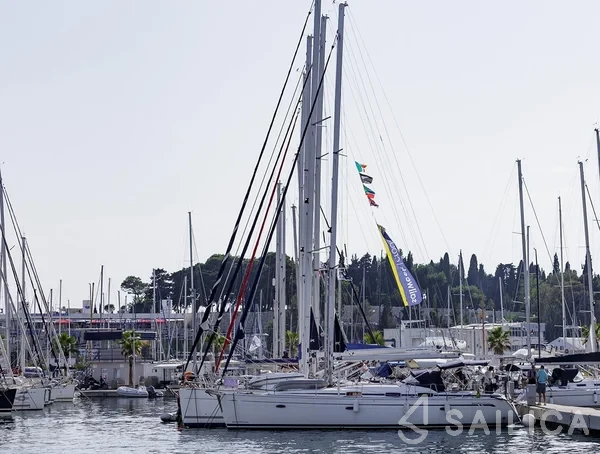 Bavaria 42 Cruiser - Yacht Charter Sailica