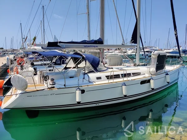 Sun Odyssey 49i - Yacht Charter Sailica