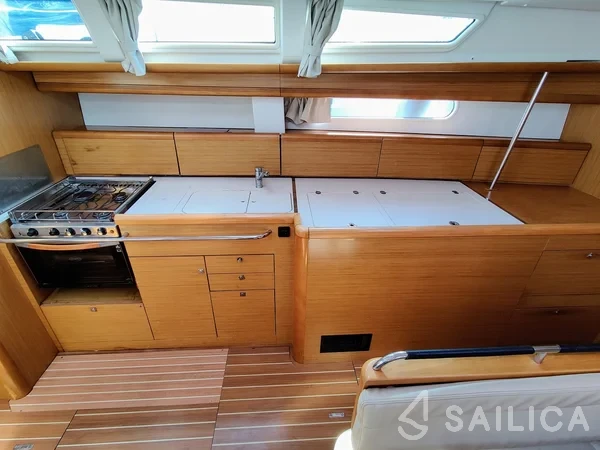Sun Odyssey 49i - Yacht Charter Sailica