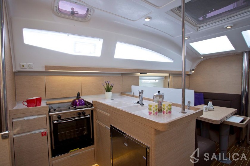 Elan 40 - Yacht Charter Sailica