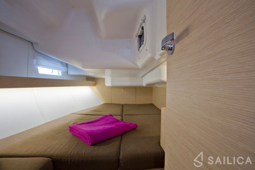 Elan 40 - Yacht Charter Sailica