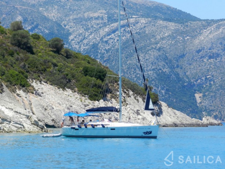 Sun Odyssey 42 i - Yacht Charter Sailica