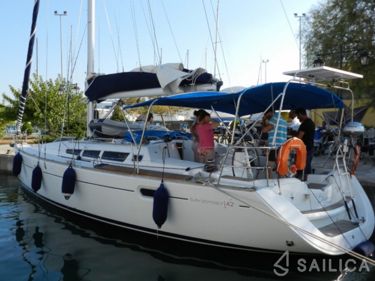 Sun Odyssey 42 i - Yacht Charter Sailica