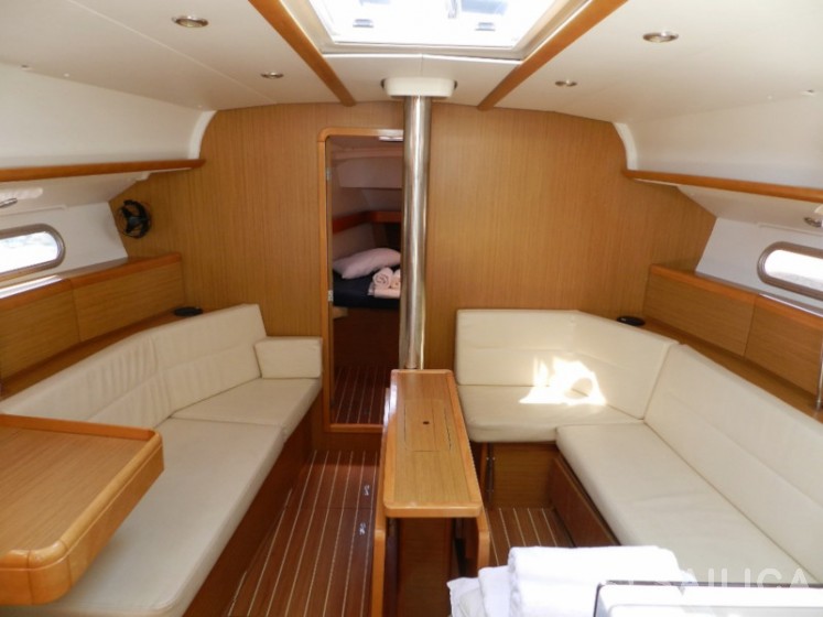 Sun Odyssey 42 i - Yacht Charter Sailica