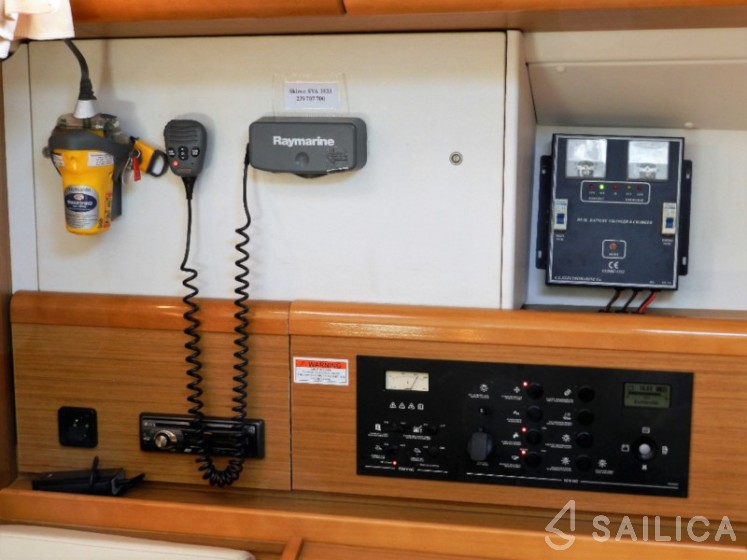 Sun Odyssey 42 i - Yacht Charter Sailica