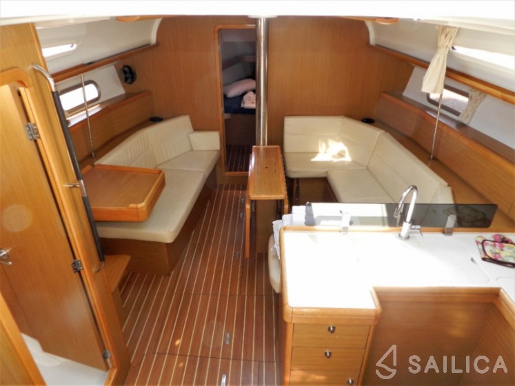 Sun Odyssey 42 i - Yacht Charter Sailica