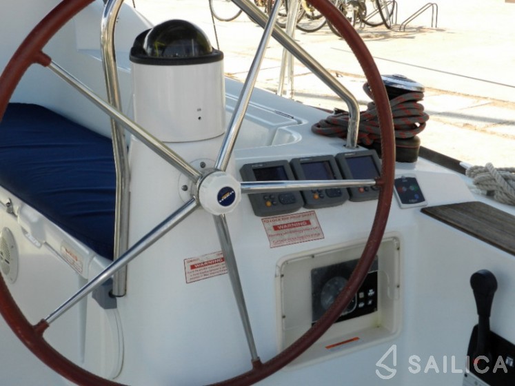 Sun Odyssey 42 i - Yacht Charter Sailica