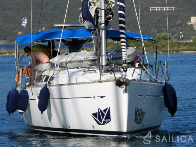Sun Odyssey 42 i - Yacht Charter Sailica