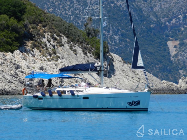 Sun Odyssey 42 i - Yacht Charter Sailica