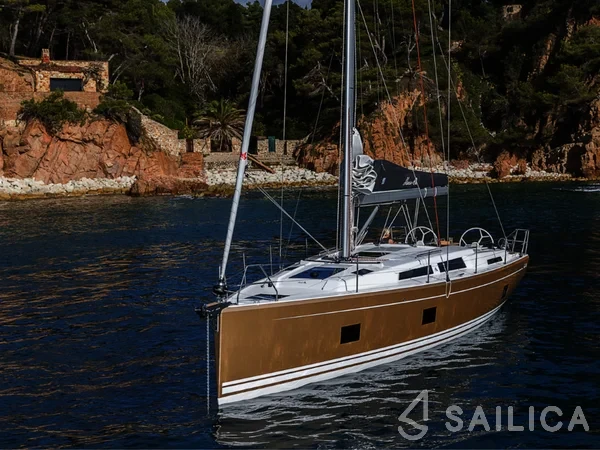 Hanse 418 - Yacht Charter Sailica