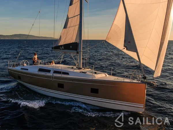 Hanse 418 - Yacht Charter Sailica