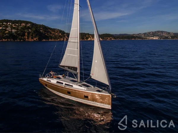 Hanse 418 - Yacht Charter Sailica