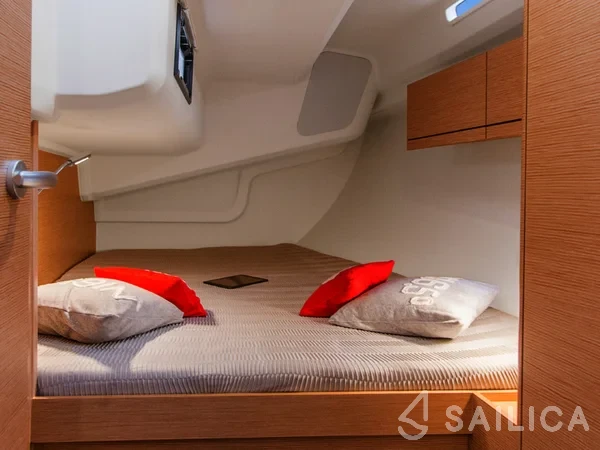 Hanse 418 - Yacht Charter Sailica