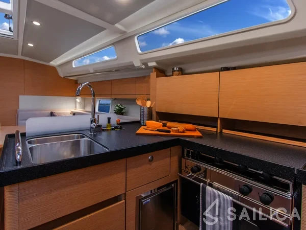 Hanse 418 - Yacht Charter Sailica