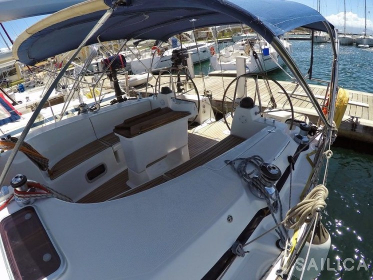 Bavaria Sport 400 - Yacht Charter Sailica
