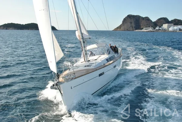 Oceanis 45 - Yacht Charter Sailica