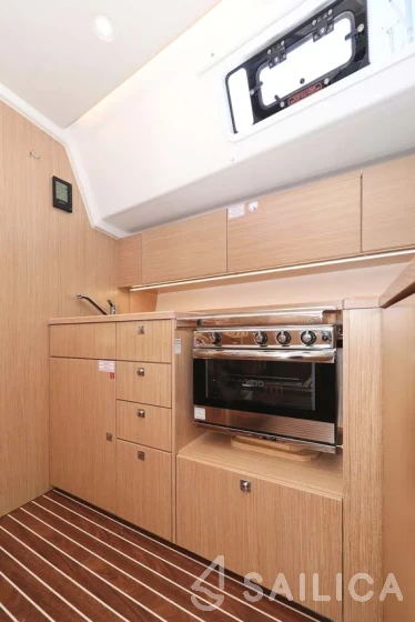Bavaria C42 - Yacht Charter Sailica