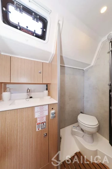 Bavaria C42 - Yacht Charter Sailica