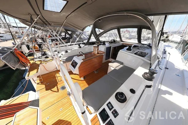 Bavaria C42 - Yacht Charter Sailica
