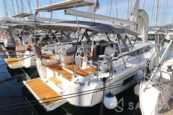 Bavaria C42 - Yacht Charter Sailica