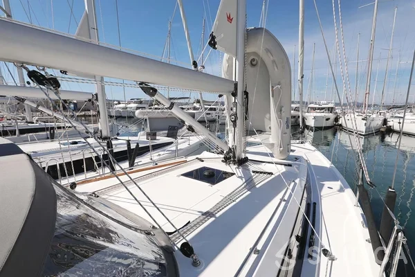 Bavaria C42 - Yacht Charter Sailica