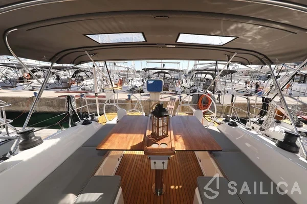 Bavaria C42 - Yacht Charter Sailica