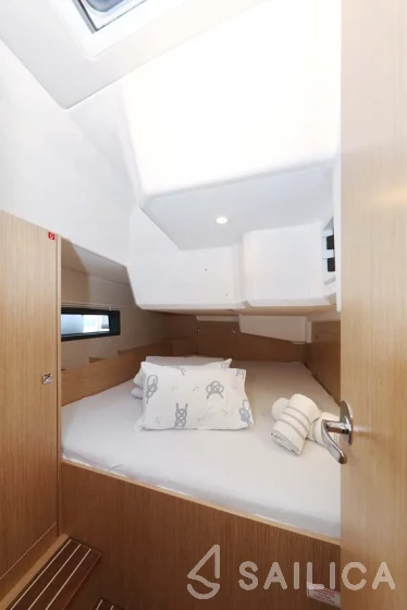 Bavaria C42 - Yacht Charter Sailica