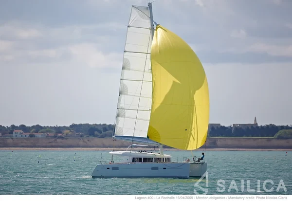 Lagoon 400 S2 - Yacht Charter Sailica