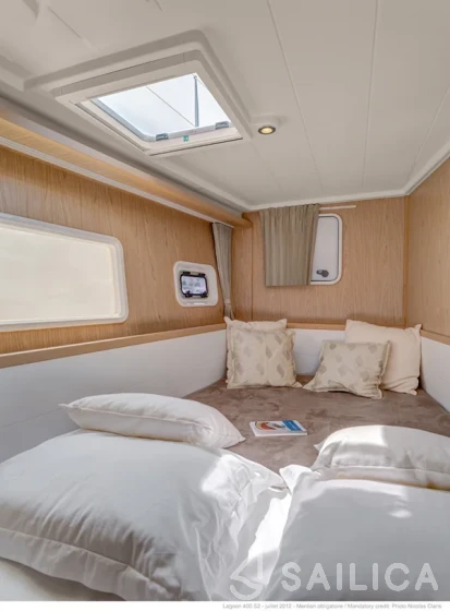 Lagoon 400 S2 - Yacht Charter Sailica