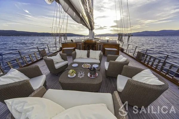 Gulet - Yacht Charter Sailica